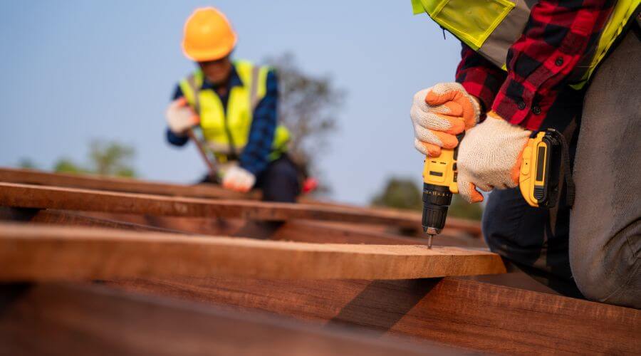 Professional gutter cleaning in Moro, OR